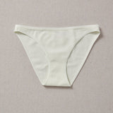 Yellowberry Petal Underwear are the epitome of comfort, style, and quality for your daughter's everyday wear. Crafted with meticulous attention to detail, these undies offer an impeccable fit and superior construction that will keep her feeling confident and comfortable all day long. Beach glass front on natural linen