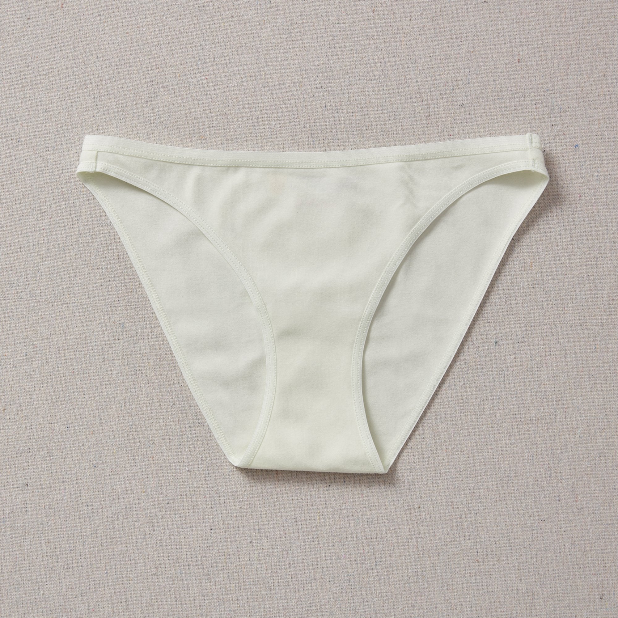Yellowberry Petal Underwear are the epitome of comfort, style, and quality for your daughter's everyday wear. Crafted with meticulous attention to detail, these undies offer an impeccable fit and superior construction that will keep her feeling confident and comfortable all day long. Beach glass front on natural linen