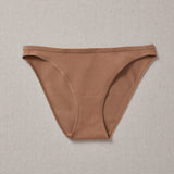 Yellowberry Petal Underwear are the epitome of comfort, style, and quality for your daughter's everyday wear. Crafted with meticulous attention to detail, these undies offer an impeccable fit and superior construction that will keep her feeling confident and comfortable all day long. Mocha brown front on natural linen