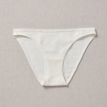 Yellowberry Petal Underwear are the epitome of comfort, style, and quality for your daughter's everyday wear. Crafted with meticulous attention to detail, these undies offer an impeccable fit and superior construction that will keep her feeling confident and comfortable all day long. Snowflake front on natural linen