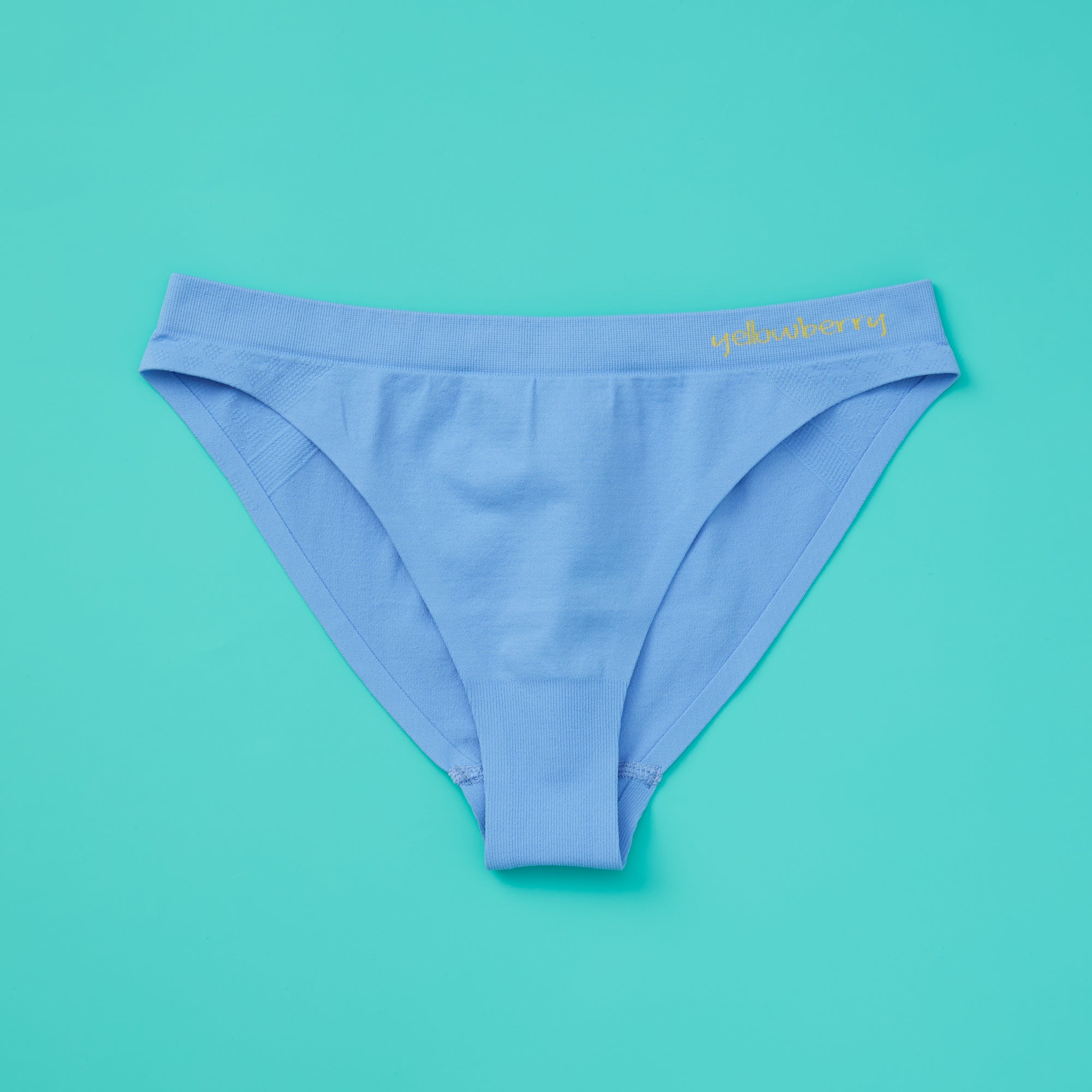 Yellowberry thought that the everyday underwear industry for girls needed a bit of innovation and quality, so we made it happen ourselves. Scout seamless underwear with bonded legs are designed for complete comfort all day, every day, with a price point that agrees with parents just as well as it fits. A perfect underwear for girls of all ages. Ocean on turquoise front